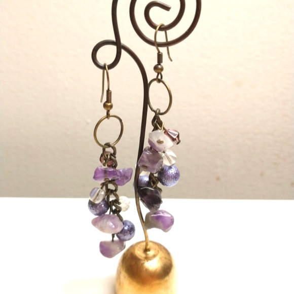 Shades of violet glass and faux pearl earrings - Picture 4 of 4